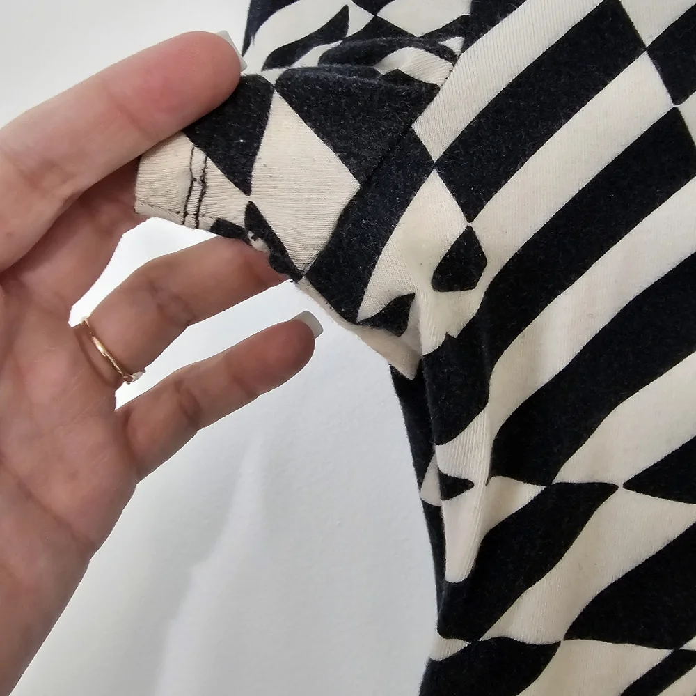 (Forever) Twenty One Black and White Bodysuit Medium Size Bought at Forever 21 - Picture 4 of 6